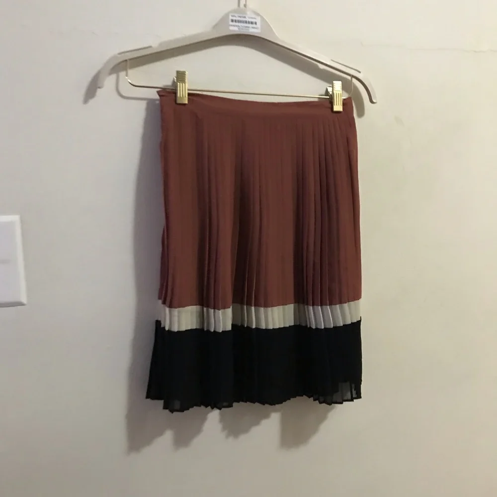 Brown, White, Black Colorblocked Pleated Skirt